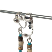 Clipoorbellen boho-chic, rond filigraan turquoise-beige met kraaltjes, hangoorbellen